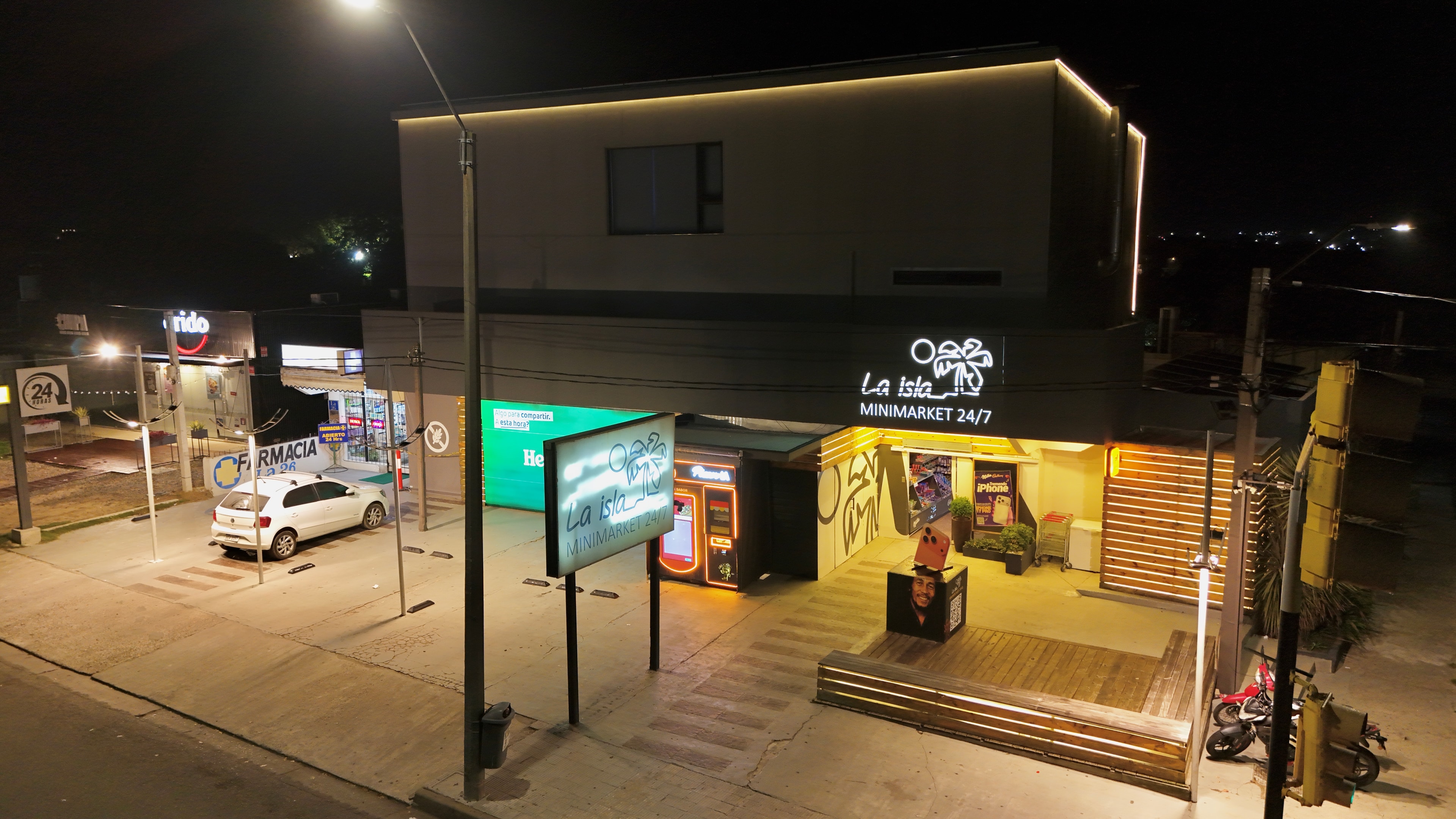 La Isla, supermercado abierto 24 horas en Maldonado.